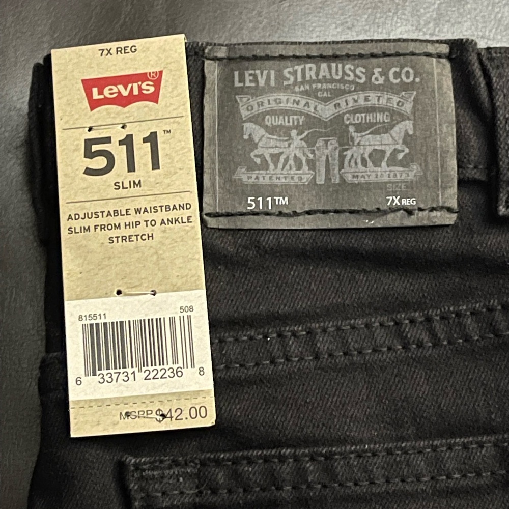 NWT BOYS LEVI’S BLACK 511 DENIM JEANS IS SEVERAL DIFFERENT SIZES. 4-7X.